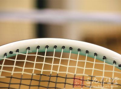 网球技术 学会在网球运动中反手抽球