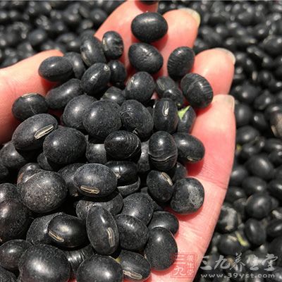 所以肾虚的人食用黑豆可以祛风除热、调中下气、解毒利尿 所以肾虚的人食用黑豆可以祛风除热、调中下气、解毒利尿