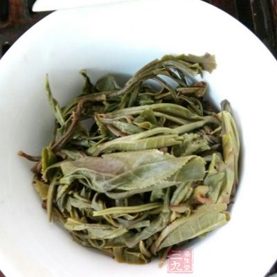 茶叶中含有茶多酚、维生素C和维生素P等成分