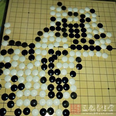 从认识棋盘和数气开始，先练习吃子