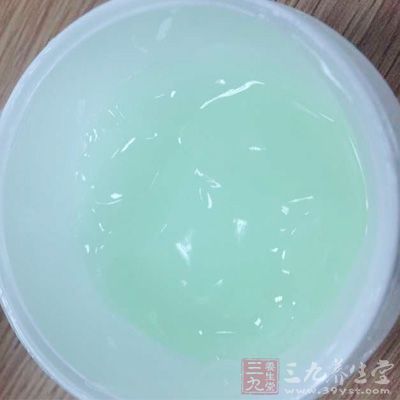 很多護(hù)膚保養(yǎng)品如化妝水、乳液、面霜等都或多或少含有這類(lèi)成分