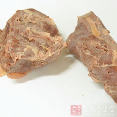 人在生活中如果食用了这样的肉类，就容易食物中毒