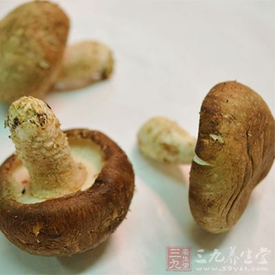 将香菇青菜倒入米粥砂锅