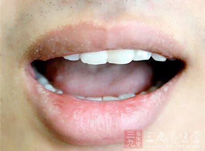 儿童6岁,牙床肿了,发白,请问怎么回事