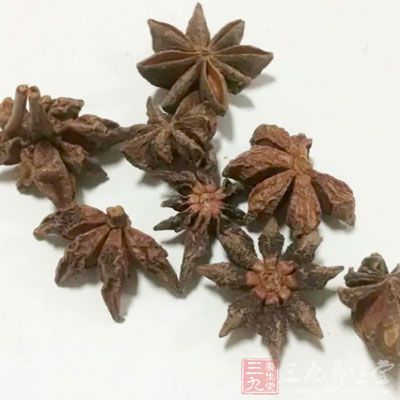 黄花鱼750克，卤水豆腐750克，豆瓣酱，葱姜蒜，八角，干红辣椒