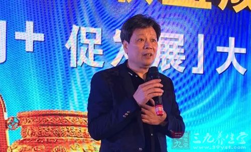 福建省美容化妆品产业商会会长雷杰则表示