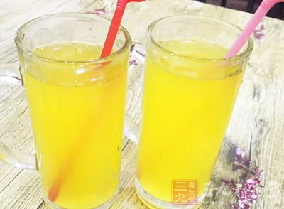 女性饮用的含糖饮料越多，其乳房的密度越大，