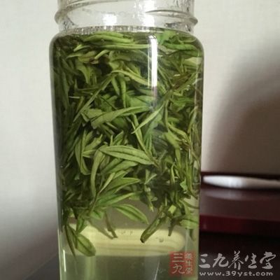 白茶在加工过程中吸热少，是好的清凉饮料