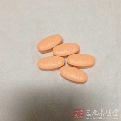 食物中缺乏铁、核黄素、维生素A、维生素E