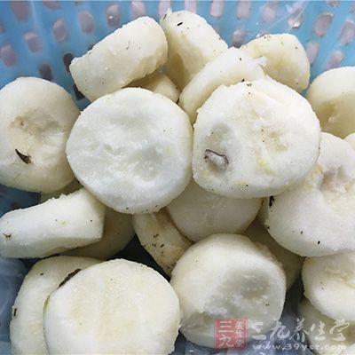 荸荠500克,煮熟捣烂,加盐 荸荠500克,煮熟捣烂,加盐