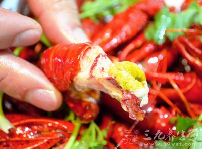 一次吃下3盆小龙虾