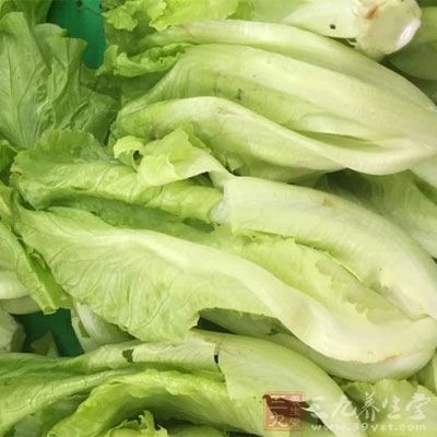 原料：生菜250克，花生油、鹽少許