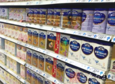 婴儿喝奶粉后浑身发紫抽搐 工商称奶粉过敏