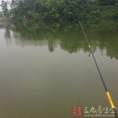 有1-3级微风时，会引起水形成上层与下层循环流动