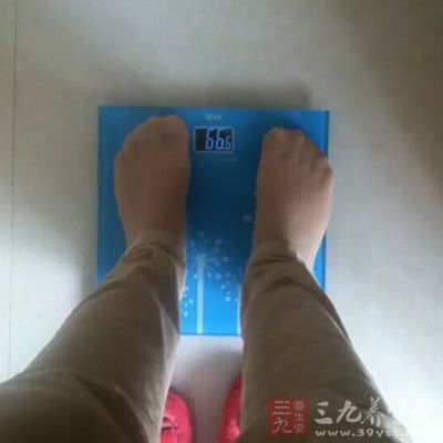 哺乳时每周减去1磅(1磅 = 453.59237 克)体重是安全的