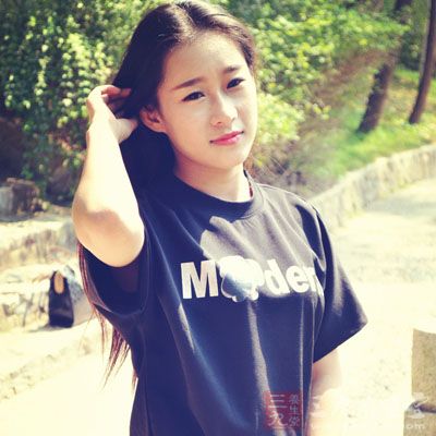 女人任何胸部的暴露都会令男人导向性的联想 女人任何胸部的暴露都会令男人导向性的联想