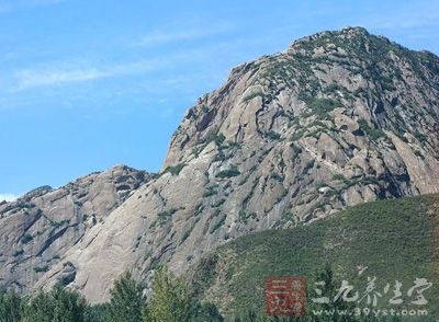 位于河南省信阳市南，为低山丘陵风景