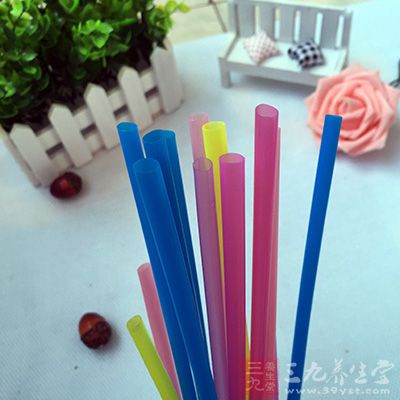 追踪:这些吸管为何致癌 追踪:这些吸管为何致癌