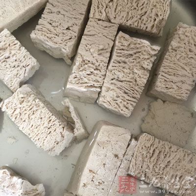 低脂奶类、豆制品等含丰富优质蛋白质