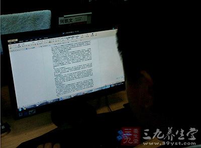 32岁男子中风险丧命 熬夜、抽烟喝酒是祸首