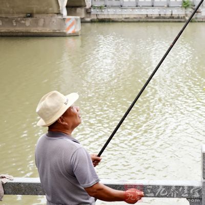 钓鱼技巧 夏季气压低时如何垂钓