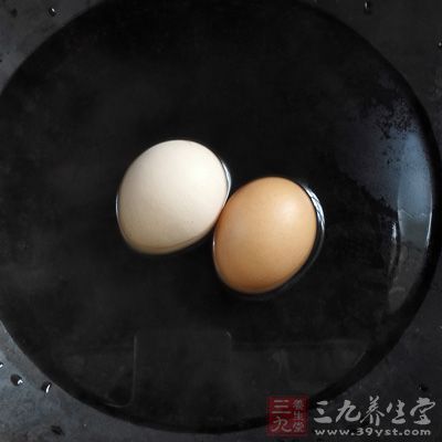 铁和维生素含量高的食品，例如鸡蛋，鱼，瘦肉等