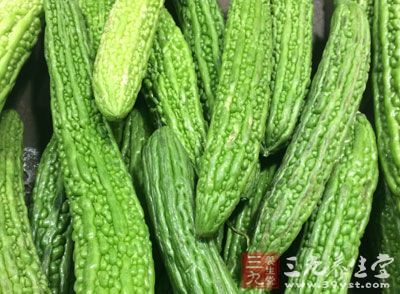 常吃苦瓜的好处 吃苦瓜帮你排毒清热-三九养生