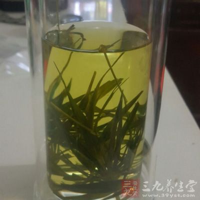 茶中的茶多酚和鞣酸作用于细菌