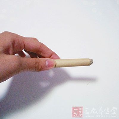 艾灸肚脐可增强脾胃机能