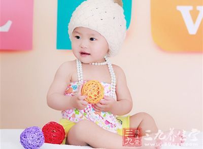 较小的孩子则表现为烦躁不安或精神委靡