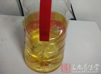 金龙鱼食用油_人均食用油用量(2)