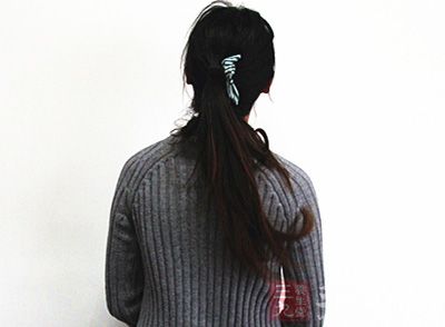 当然这些内陷乳头即使挤出,也一般较细小 当然这些内陷乳头即使挤出,也一般较细小