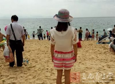 小量腹水(500ml以内)只能在肘膝位时叩诊脐部才能出现浊音 小量腹水(500ml以内)只能在肘膝位时叩诊脐部才能出现浊音