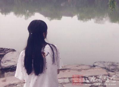 如肛瘘、肛门湿疹、湿疣、神经性皮炎、肛管直肠肿瘤、蛲虫等引起的肛门瘙痒均属此类 如肛瘘、肛门湿疹、湿疣、神经性皮炎、肛管直肠肿瘤、蛲虫等引起的肛门瘙痒均属此类