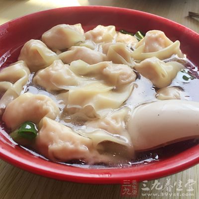 餛飩也是傳統(tǒng)的漢族美食