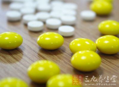 患者停藥后可以再現(xiàn)高催乳素血癥和腫瘤增大，故需長(zhǎng)期服用