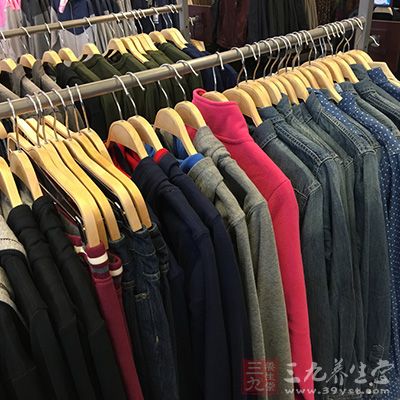 除了服装生产过程中可能残留的各种化学制剂之外 除了服装生产过程中可能残留的各种化学制剂之外