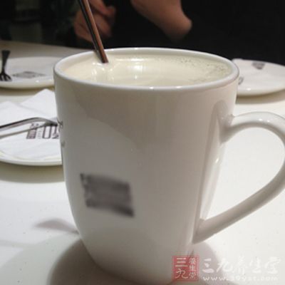 考虑反式脂肪的摄入量是否较低,考虑其补充复合维生素是否超过5年等因素 考虑反式脂肪的摄入量是否较低,考虑其补充复合维生素是否超过5年等因素