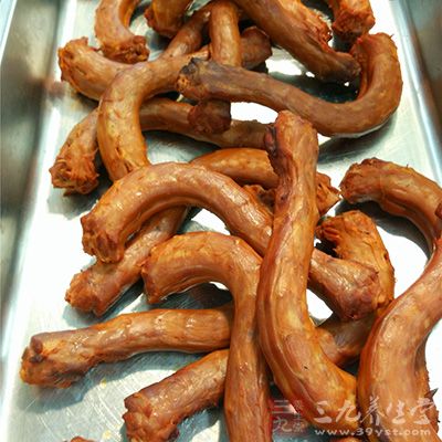 色素香精混杂,血压飙高危害大 色素香精混杂,血压飙高危害大