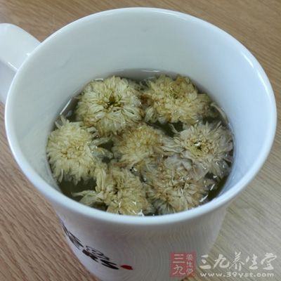 菊花性凉，体虚、脾虚、胃寒者以及容易腹泻者不宜饮用