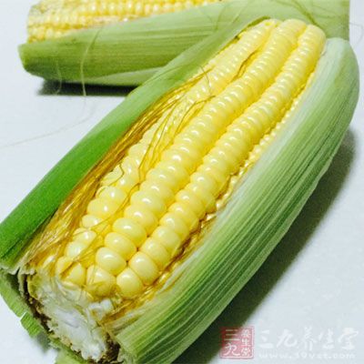 玉米含有大量膳食纤维，是粗粮中的保健佳品