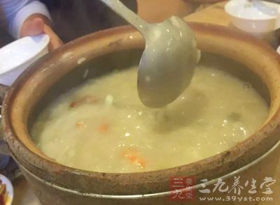 从粥里煮出来的粥油则是养人之物 从粥里煮出来的粥油则是养人之物