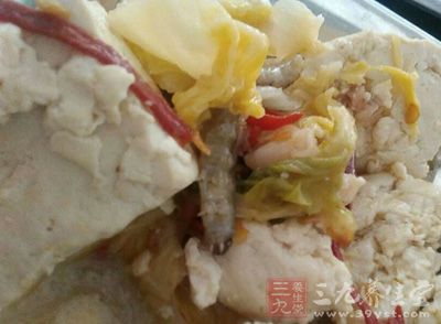 山东滕州一高中生称连续三天食堂菜里吃出虫子