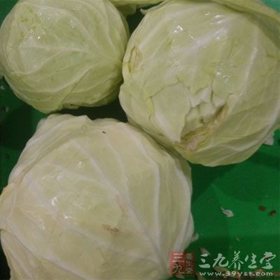 食材：薄面片适量，卷心菜叶末、虾皮汤