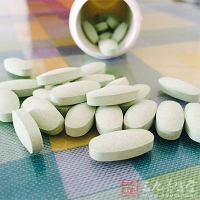 带创可贴以及胃药、治腹泻的常用药和清凉油