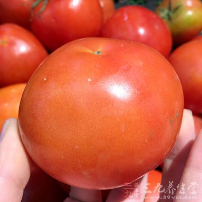 特别提醒西红柿中的柠檬酸能促进糖分代谢 特别提醒西红柿中的柠檬酸能促进糖分代谢