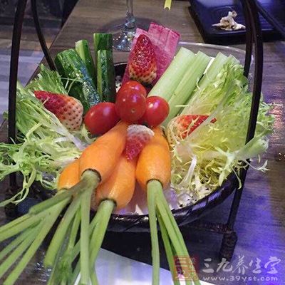 因为蔬菜中的纤维质能有效促进肠与胃的蠕动 因为蔬菜中的纤维质能有效促进肠与胃的蠕动