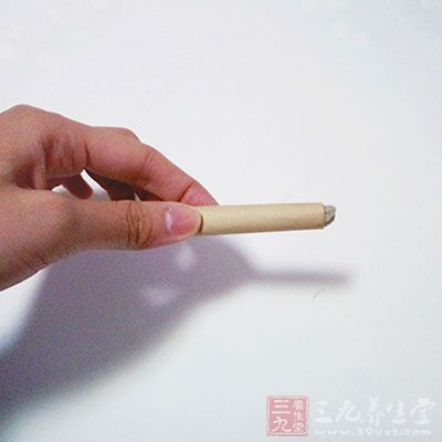 越秀山脚下满山遍野生长的红脚艾作艾绒进行灸疗治疾