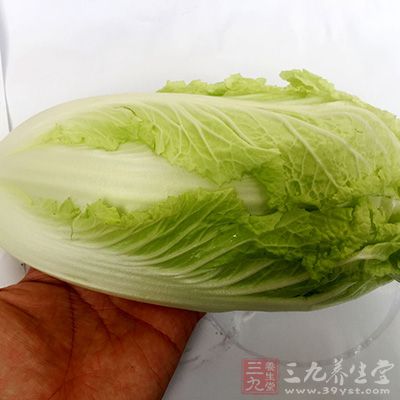 白菜与肉类同食,既可增添肉的鲜美味 白菜与肉类同食,既可增添肉的鲜美味