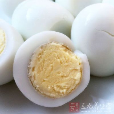 鹑蛋两个,何首乌三十克,生地二十克,加水共煎,蛋熟去壳,放回汤中再煮一会,食蛋饮汤 鹑蛋两个,何首乌三十克,生地二十克,加水共煎,蛋熟去壳,放回汤中再煮一会,食蛋饮汤